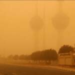 Kuwait colpito da tempesta di sabbia, una spessa coltre gialla avvolge anche le Kuwait Towers