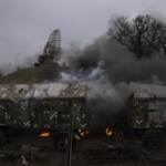 Ucraina: la tregua non tiene, niente evacuazioni. Bennet media tra Putin e Zelensky. Lunedì il terzo giro di negoziati