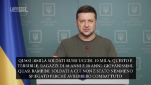 Ucraina, Zelensky: “10mila soldati russi uccisi in 10 giorni, poco più che bambini. E’ orribile”
