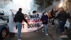 Milano: blitz centro sociale Cantiere al consolato russo contro la guerra in Ucraina