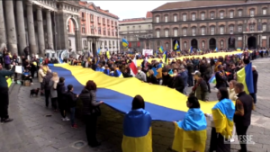 Ucraini in piazza Plebiscito a Napoli: “Ue ci aiuti, se Putin usa nucleare sarà la fine”