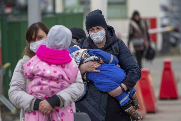 Polonia, arrivati 920 mila profughi. Record 130 mila in un giorno – LE IMMAGINI
