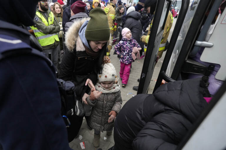Polonia, arrivati 920 mila profughi. Record 130 mila in un giorno – LE IMMAGINI