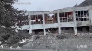 Ucraina: la distruzione a Kharkiv, nelle immagini un centro sportivo completamente sventrato dalle bombe