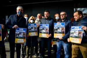 Milano, il segretario della Lega Matteo Salvini al consolato Ucraino