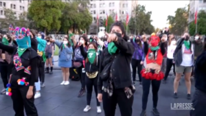 Cile, donne in marcia contro il patriarcato a Santiago