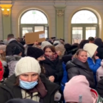 Continua l’esodo dall’Ucraina, la stazione di Przemsyl invasa dai profughi