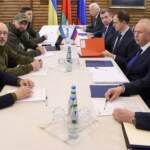 Ucraina, concluso il terzo round di negoziati: “Piccoli sviluppi positivi”. Cessate il fuoco per corridoi dalle 8 di stamattina. Zelensky: “Non mi nascondo, non ho paura”