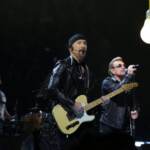 U2: “Gli ucraini insegnano al mondo le libertà”