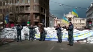 Odessa, una banda militare suona ‘Dont Worry, Be Happy’ di fronte al Teatro dell’Opera