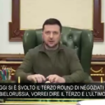 Zelensky: “Resto a Kiev non mi nascondo. Avanti con i negoziati fino al risultato”