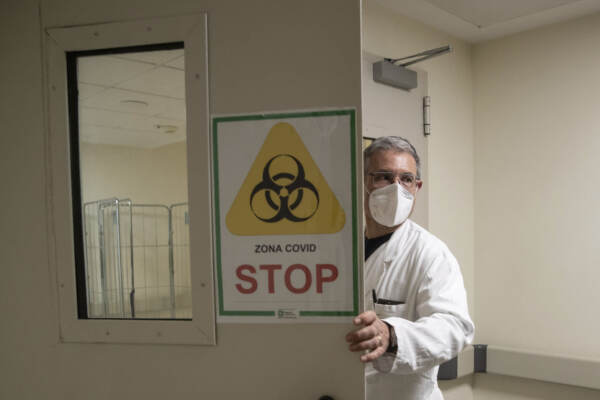 Covid: 2 anni fa il lockdown, oggi si parla di riaperture
