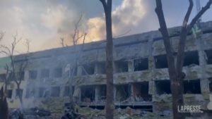 Ucraina: raid russo distrugge ospedale pediatrico di Mariupol, almeno 17 feriti