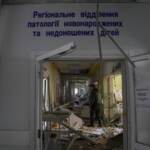 Raid russo su ospedale pediatrico a Mariupol pieno di bambini e donne incinte. Zelensky: “E’ un crimine di guerra”.  Per gli Usa è un barbaro uso della forza contro i civili