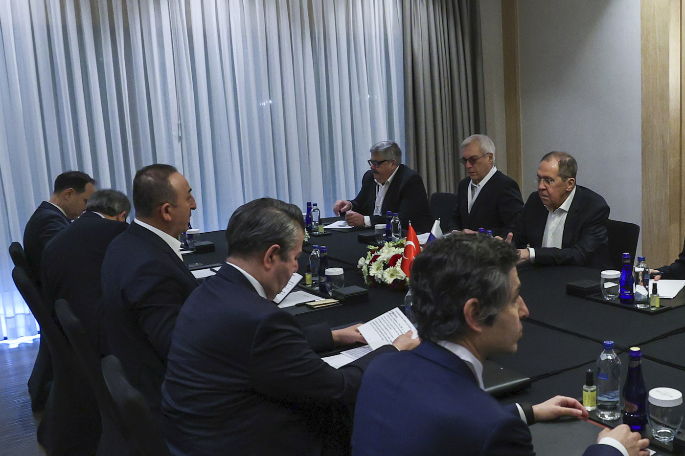 Ucraina, falliti i negoziati in Turchia. Bombe su Mariupol. Timori per armi chimiche