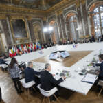 Ue, a Versailles la nuova Europa di energia e difesa. Frugali contro Recovery bis