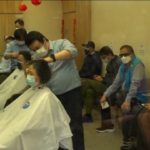 Covid: a Hong Kong riaprono i parrucchieri ma è ancora vietato cenare nei ristoranti
