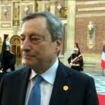 Ucraina, Draghi: “Italia e Francia allineate a Ue su sanzioni. Continueremo a chiedere a Putin fine guerra”