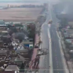 Ucraina: drone mostra carri armati russi vicino a Kiev sotto il fuoco ucraino