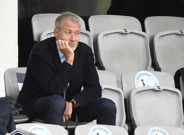 Ucraina, Londra sanziona Abramovich. Congelati i beni, vietato ingresso nel Regno Unito