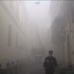 Milano, incendio in via della Spiga: fumo invade la zona, un ferito grave