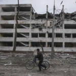 Ucraina: bombe vicino ai confini Nato. L’Occidente revoca alla Russia privilegi commerciali