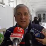 Tajani, “Via accise benzina, se situazione peggiora intervenire su Iva”