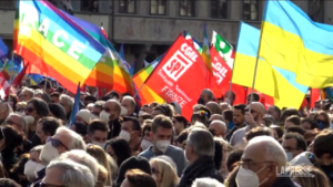 Firenze, migliaia in piazza contro la guerra: “Dobbiamo trovare la via della pace”