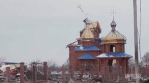 Ucraina: pesanti bombardamenti su Volnovakha, le rovine della città
