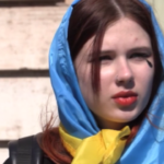 Ucraina, la comunità in piazza a Roma difende la resistenza: “Noi come i partigiani italiani”