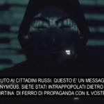 Ucraina, il messaggio di Anonymous ai russi: “Per porre fine al conflitto dovete rimuovere Putin”