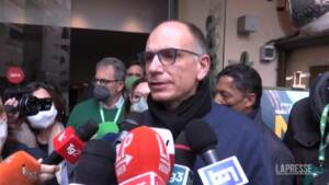 Carburante, Letta: “Assegno energia per aiutare famiglie ed evitare Gilet Gialli”