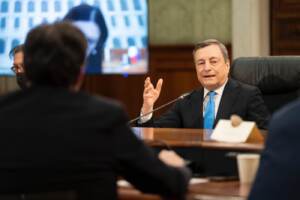Bollette, cabina di regia a Palazzo Chigi con Mario Draghi e i capi delegazione