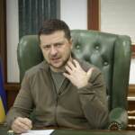 Ucraina, Zelensky: “Negoziati difficili”. Al via evacuazione civili da Mariupol