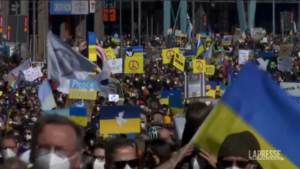 Ucraina, a Berlino migliaia di persone in corteo contro la guerra