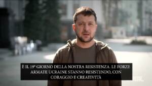 Ucraina, Zelensky: “Stiamo infliggendo grandi perdite alla Russia”