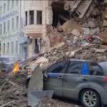 Ucraina: palazzina residenziale di 4 piani distrutta dalle bombe a Kharkiv