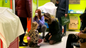 Milano, la rete di solidarietà che accoglie e cura i bimbi ucraini: “Traumatizzati dalla guerra”