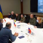 Zelensky incontra i tre leader Ue: “Forte segno di sostegno”. Putin: “Ucraina non seria in ricerca soluzione”. Podolyak: “Negoziati difficili, ma c’è spazio per compromesso”