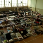 Ucraina: centinaia di rifugiati in un centro sportivo a Medyka, in Polonia