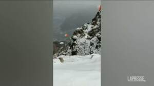 Lecco, jet caduto: nel video i due piloti che si lanciano col paracadute