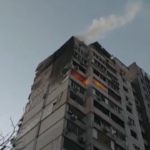 Kiev, bombardato edificio di 16 piani: almeno un morto e tre feriti