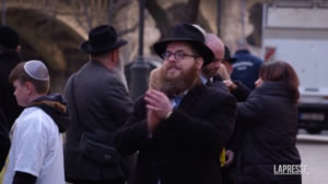 Budapest, gli ebrei ungheresi celebrano Purim e chiedono pace per l’Ucraina