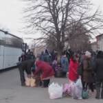 Ucraina: profughi in fuga dalla città martoriata di Mariupol