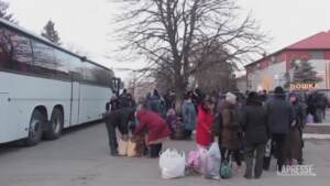 Ucraina: profughi in fuga dalla città martoriata di Mariupol