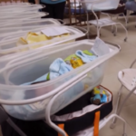Kiev, nella nursery dei piccoli nati da madri surrogate: “I genitori non possono venire a prenderli”