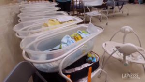 Kiev, nella nursery dei piccoli nati da madri surrogate: “I genitori non possono venire a prenderli”