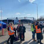 Confine slovacco-ucraino: le immagini dei profughi che scappano dalla guerra