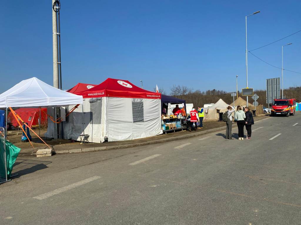 Galleria foto 'Confine slovacco-ucraino: le immagini dei profughi che scappano dalla guerra' - foto 5