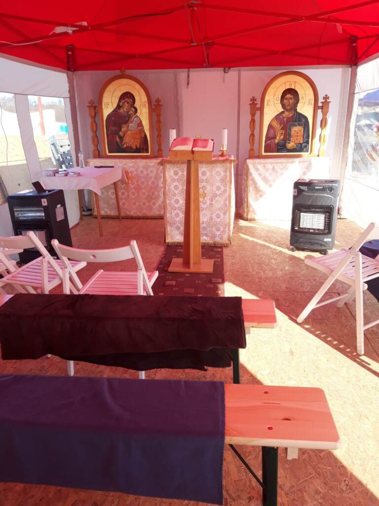 Galleria foto 'Confine slovacco-ucraino: le immagini dei profughi che scappano dalla guerra' - foto 3